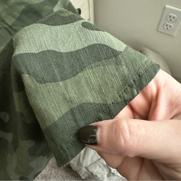 Old navy Camo boyfriend shirt - Picture 5 of 5